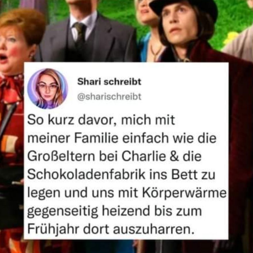 Auf dem Foto sieht man als Hintergrund ein Standbild aus dem Film "Charlie und die Schokoladenfabrik". Im Vordergrund ist ein tweet von Shari aus dem letzten Jahr zu sehen: "So kurz davor, mich mit meiner Familie einfach wie die Großeltern bei Charlie & die Schokoladenfabrik ins Bett zu legen und uns mit Körperwärme gegenseitig heizend bis zum Frühjahr dort auszuhalten".