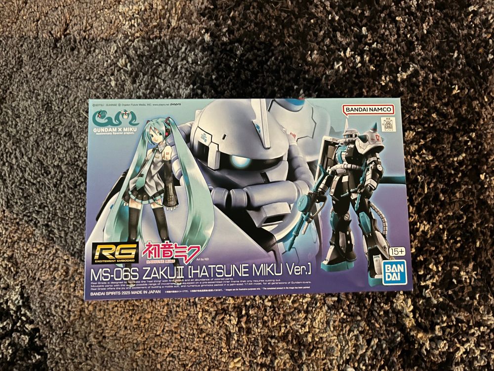 Hatsune Miku Zaku II box