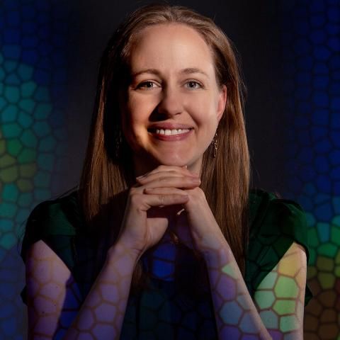 Lisa Giocomo is a professor of neurobiology, HHMI Investigator, and Wu Tsai Neuro deputy director whose laboratory studies how single brain cells and dynamic networks interact to enable spatial memory and navigation.