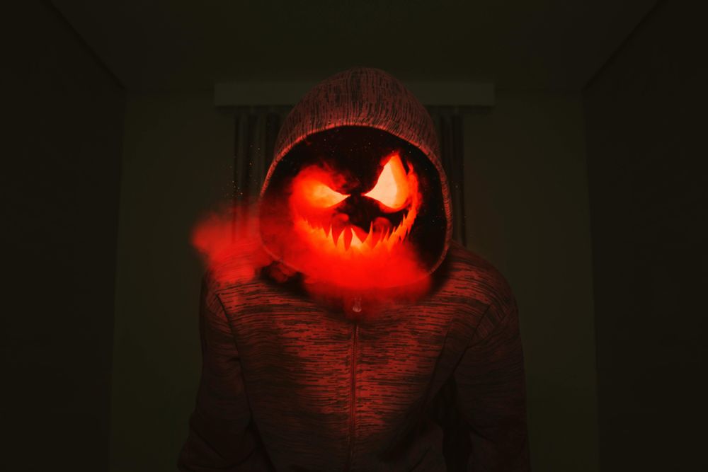 Creepy 🎃  glowing from within