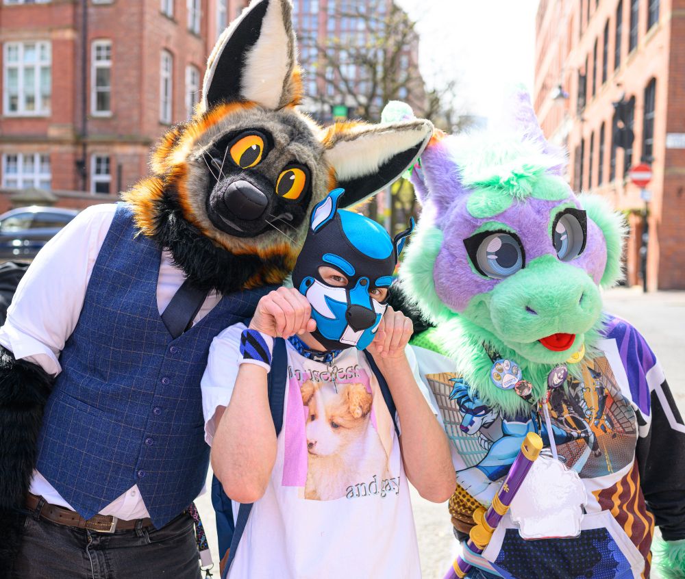 Polo poses between two lovely furries!