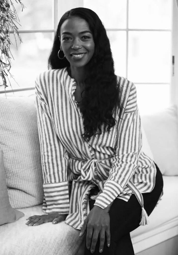A photo of Ananda Lewis in black and white 