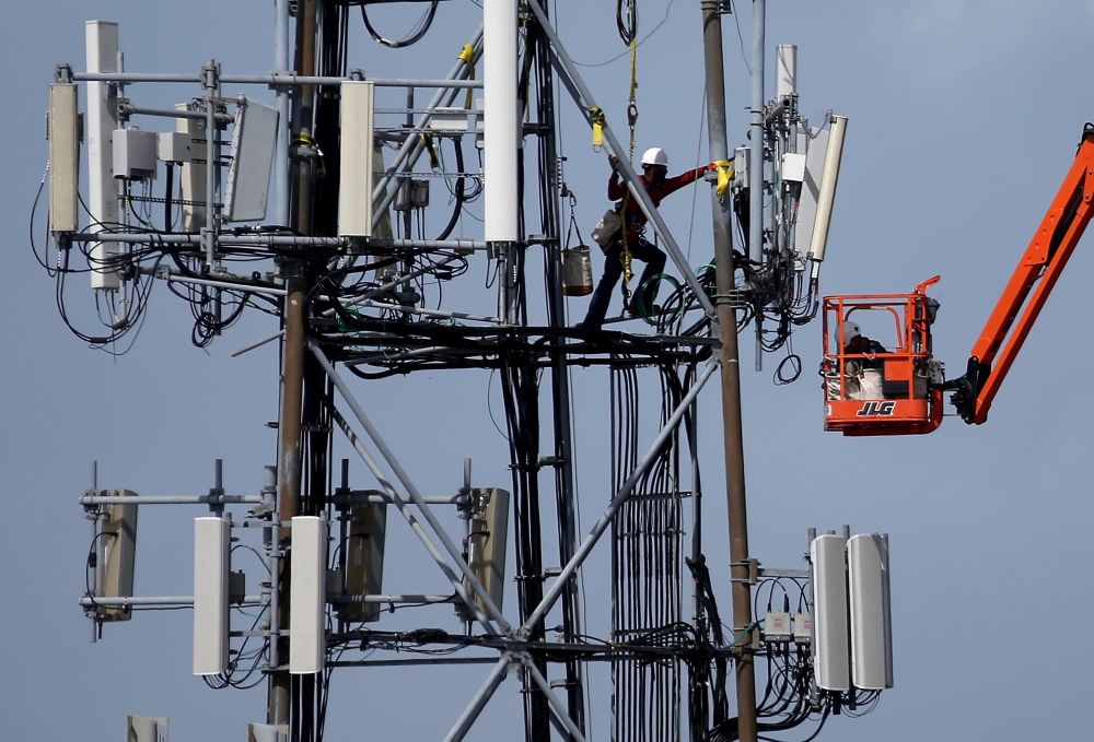 U.S. cellular outage hits thousands of AT&T users