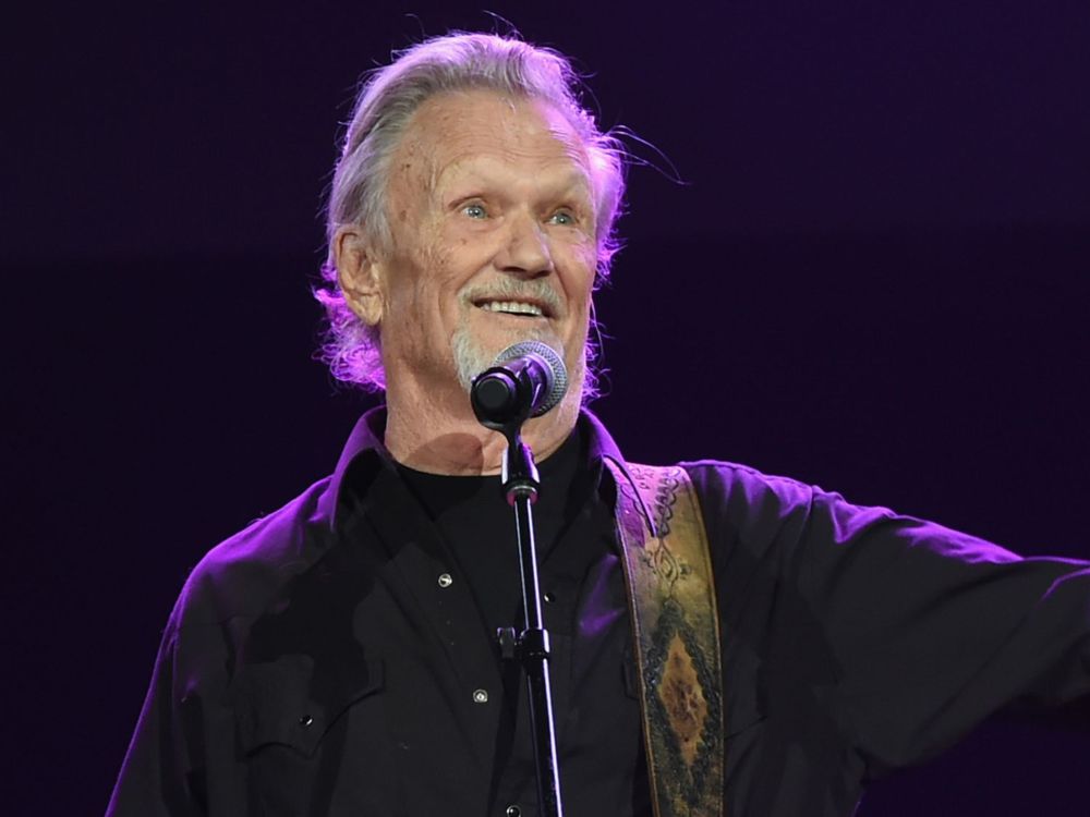 Kris Kristofferson, 'Blade' Star and Grammy-Winning Singer, Dies at 88