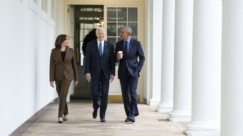 Obamas endorse Harris