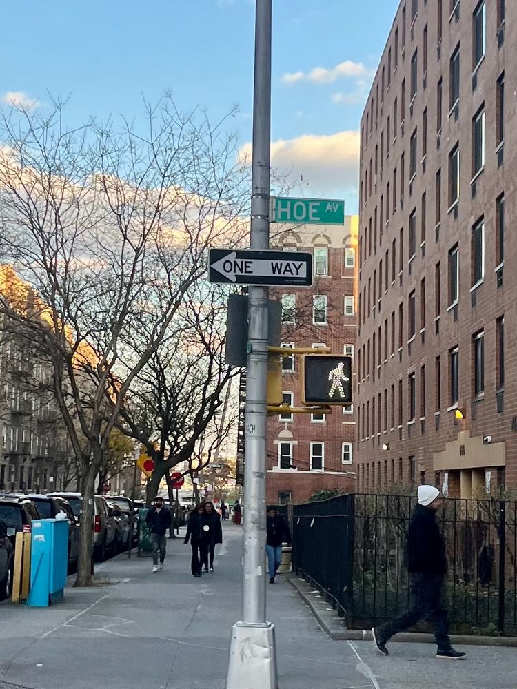 street sign for hoe avenue in nyc