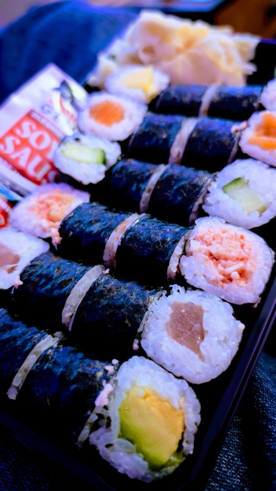 Verschiedene Sorten Maki-Sushi