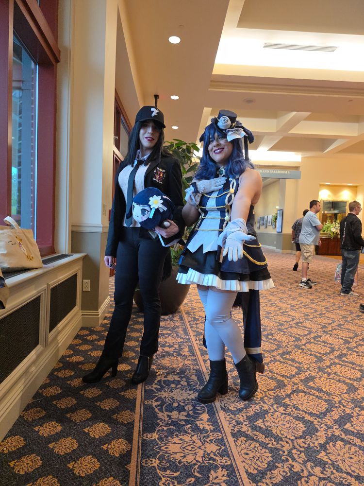 Two cosplayers from FFXIV. One is dressed as one of the Songbirds, Masha Mhakaracca.