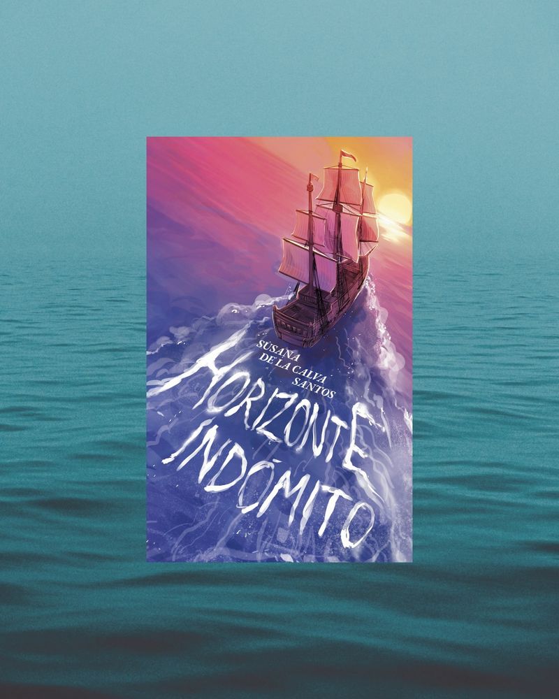 Imagen de la portada. Un atardecer en el océano y un barco se dirige hacie él, con la estela de la espuma que deja de forma el nombre de la novela: Horizonte Indómito 