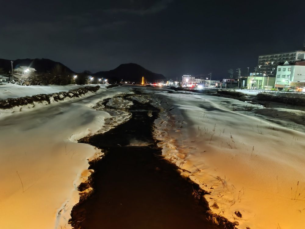 山ノ内の川の夜景。