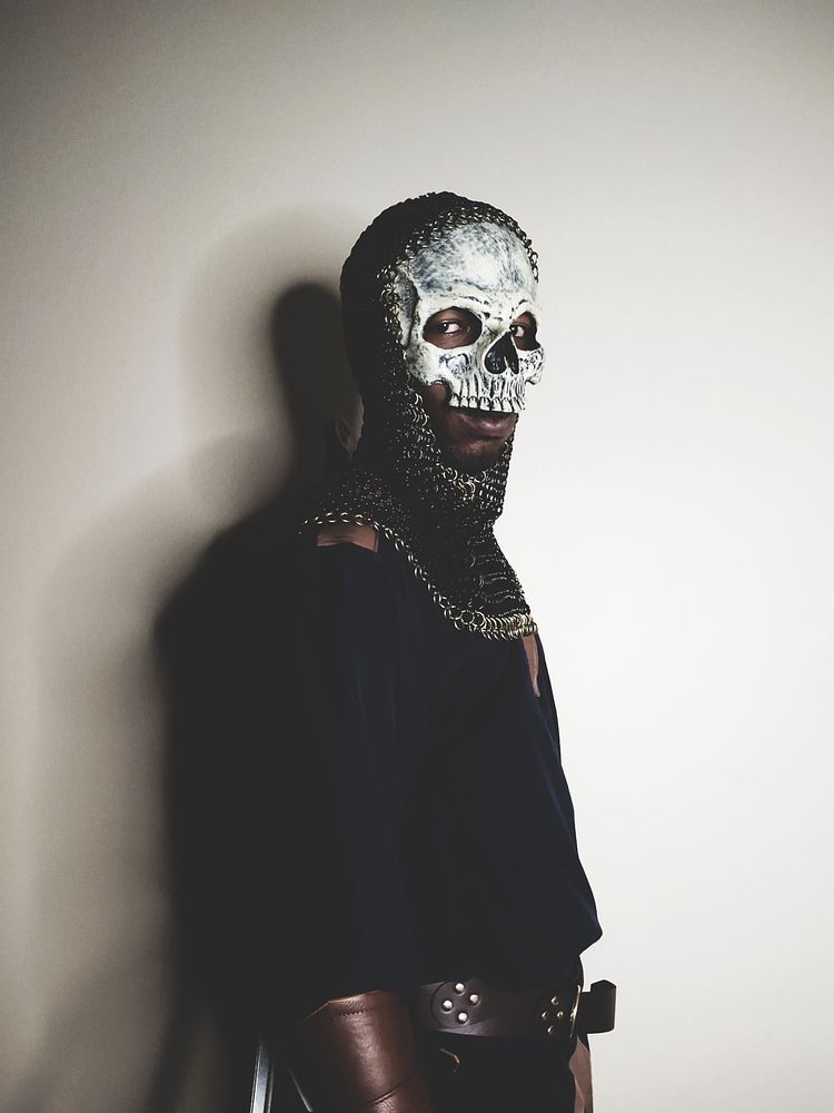 Mitso in his wandering warrior persona. Skull mask draped in chainmail and medieval garbs.