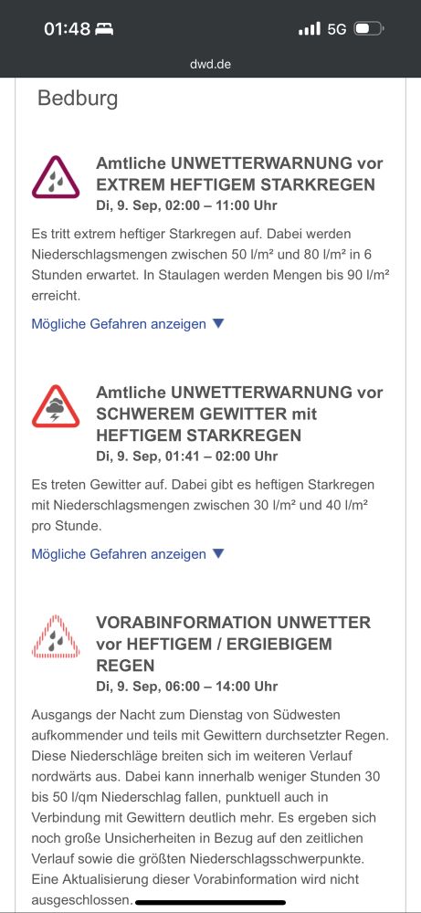 Ein Screenshot mit Warnmeldungen für Bedburg heute Nacht vor Unwetter