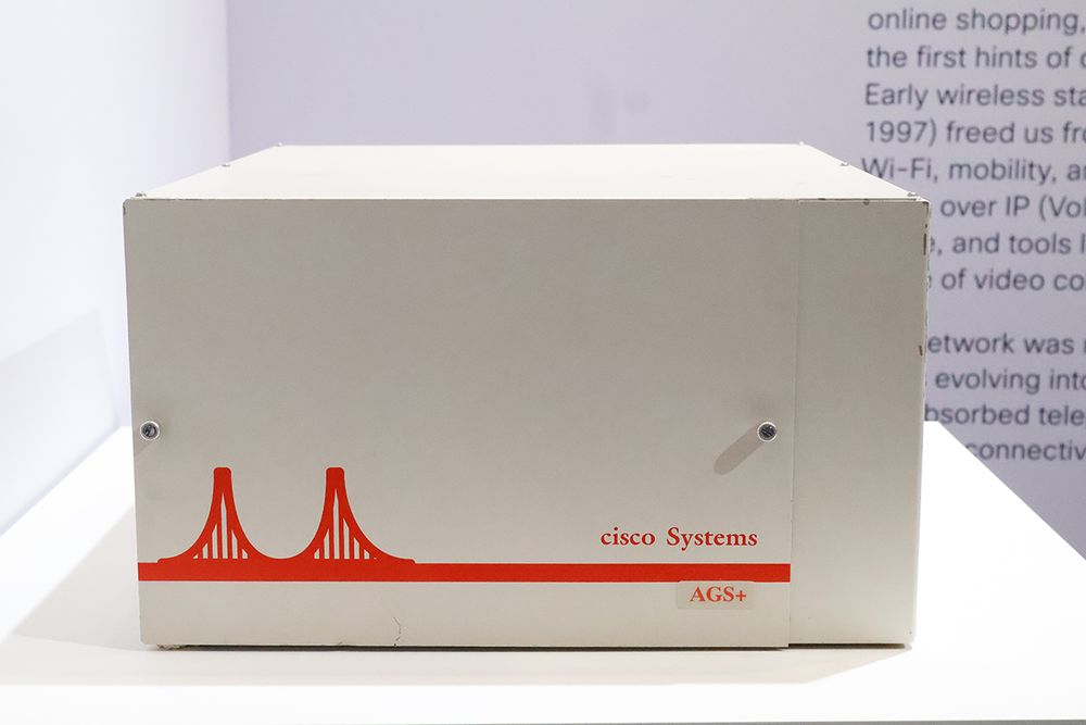 Photo of cisco systmes AGS+ with a San Francisco image on it