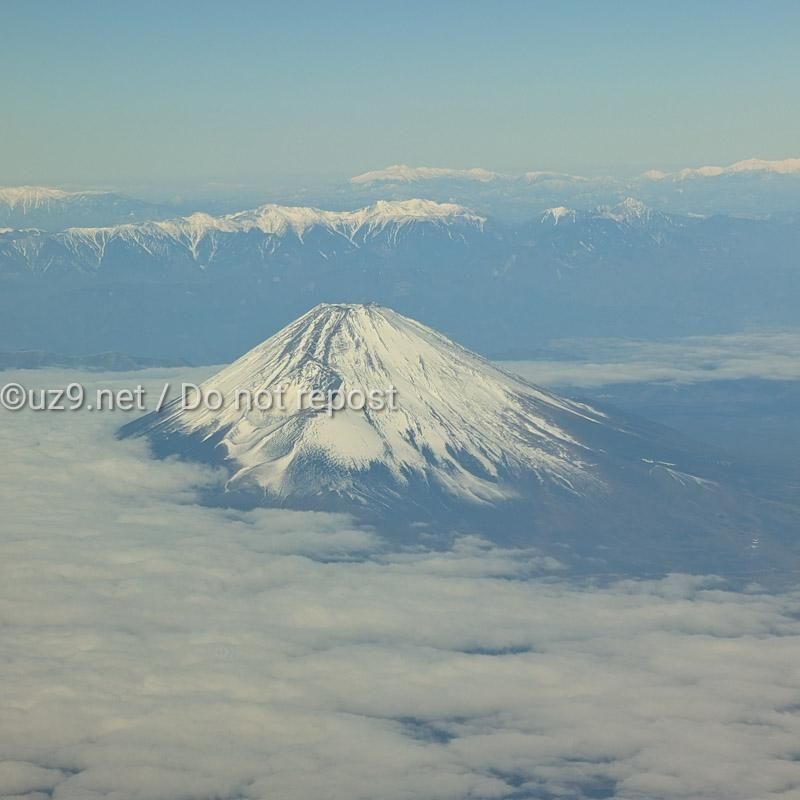 冬の富士山🗻の美しさは異常。
そら、手を合わせて拝みたくもなりますわ。
