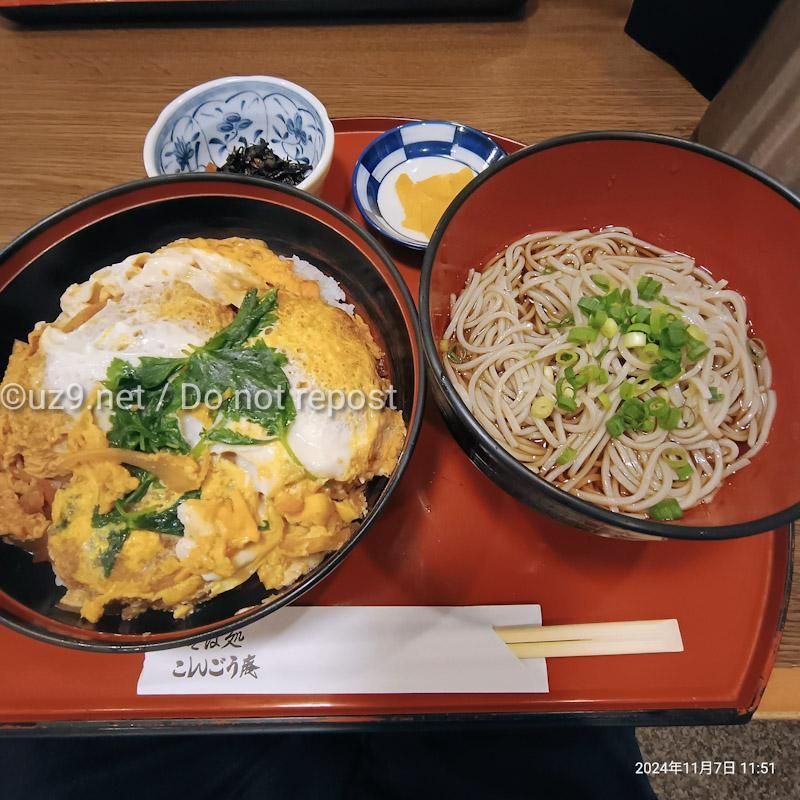 おそばは冷たい方。温かいのも選べる