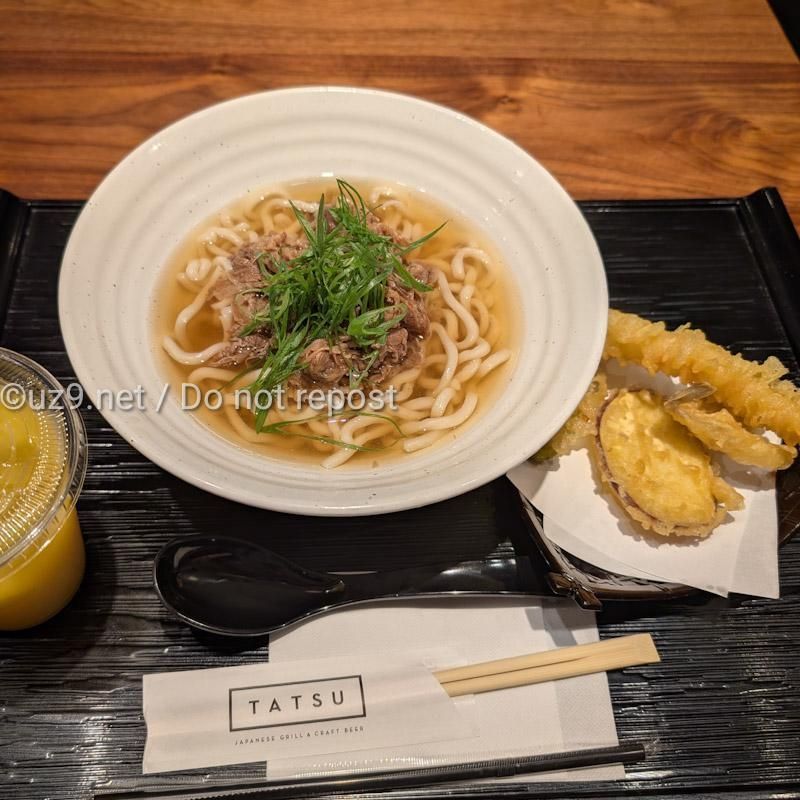 オレンジジュースじゃなくて、クラフトビールも選べるそうな。

肉うどんは、お肉はまずまず美味しかったよ。
麺は、シマダヤ流水麺の方が上なのでは？

天ぷらは、油が古いのか、継ぎ足しなのか、こってり油っこい。さっくり感はなく、ベタっと感。

これで3400円。
久しぶりに、特級呪物を引いてしまった。