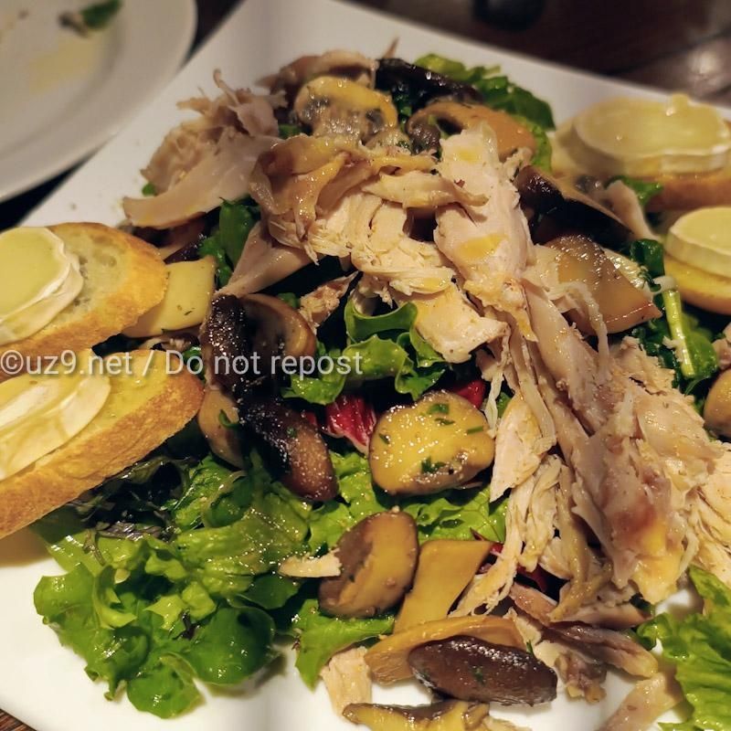 多分カタカナの料理名だと思う。
肉野菜炒め、とは呼ばないはず。