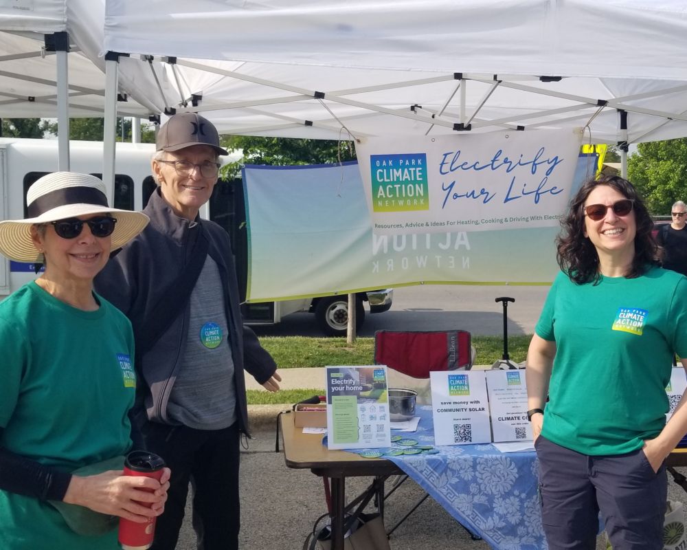OP-CAN volunteers at Oak Park Farmers' Market. 
