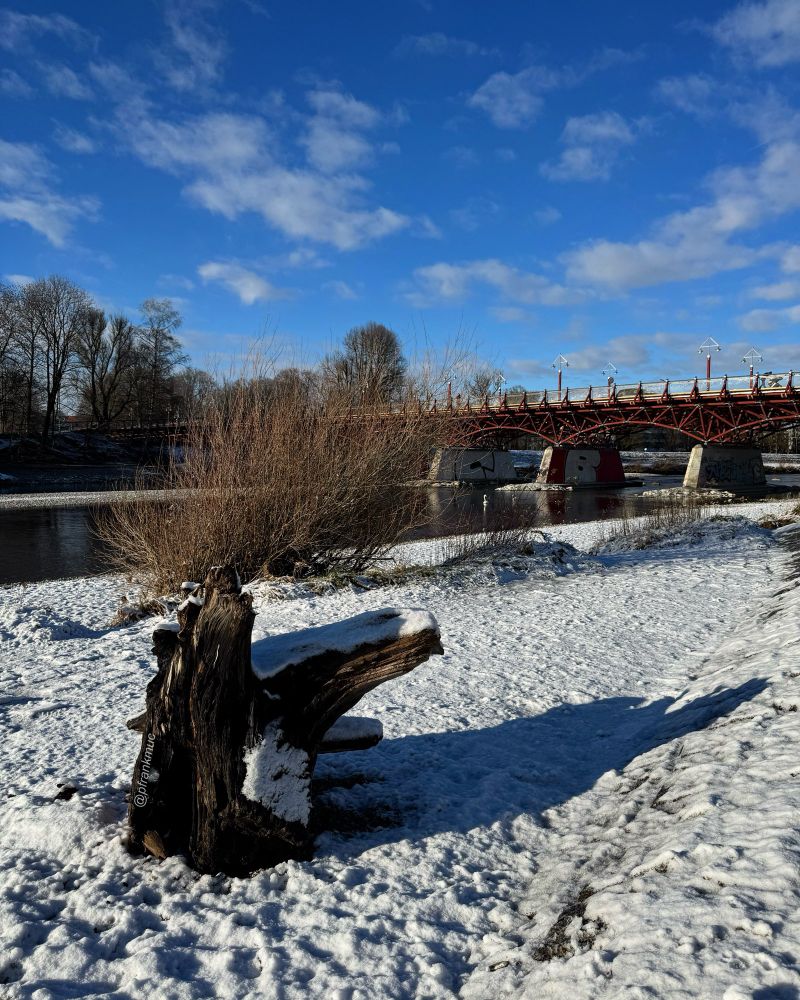 Winterbild an der Isar in München 
