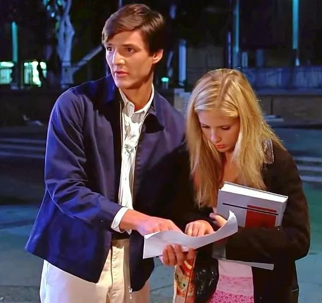 Screenshot from Buffy the Vampire Slayer, Season 4, Episode 1 (titled “The Freshman”) featuring Sarah Michelle Gellar and Pedro Pascal.