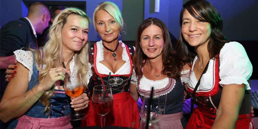 Viele Bilder der Oktoberfeste in Lünen: Mit Dirndl, Bier und guter Laune