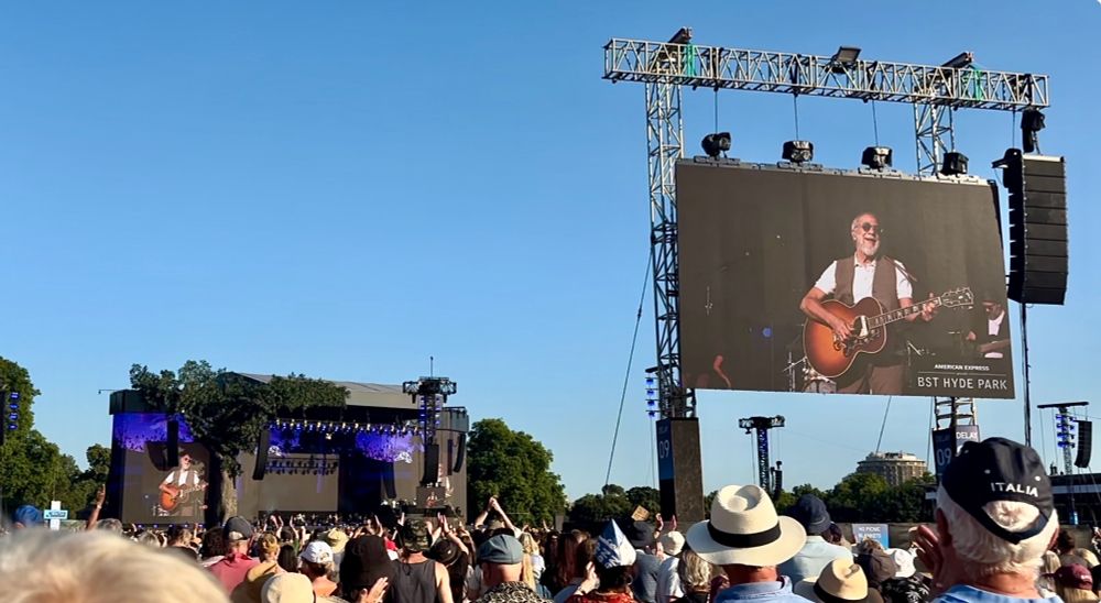 Yusuf/Cat Stevens singing Moon Shadow at BST Hyde Park