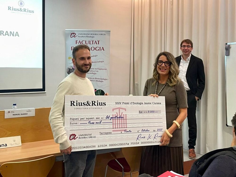 Jaume Sancho, guanyador de la XXIV edició del premi Jaume Ciurana; i Sara Rius, directora executiva de Rius&Rius Assessors.