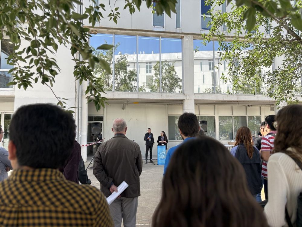 El degà de la Facultat de Lletres, Antoni Nomdedéu, durant el pregó.
