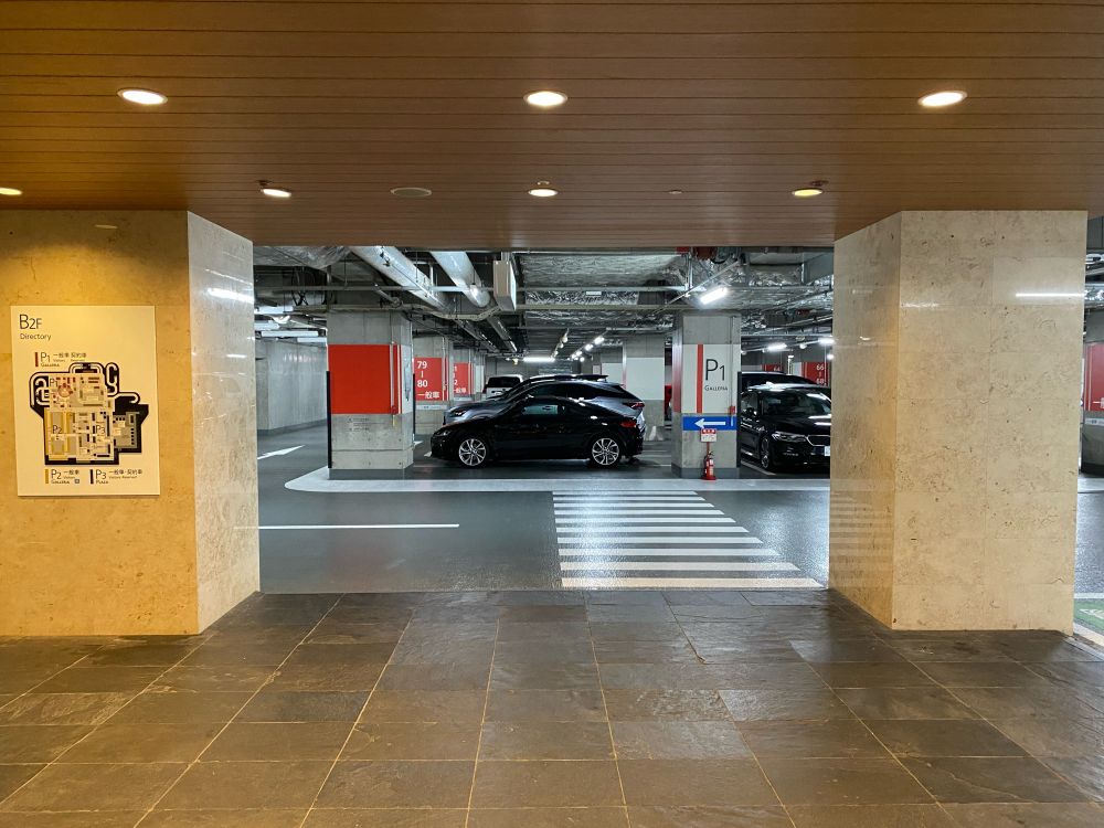 地下駐車場入り口