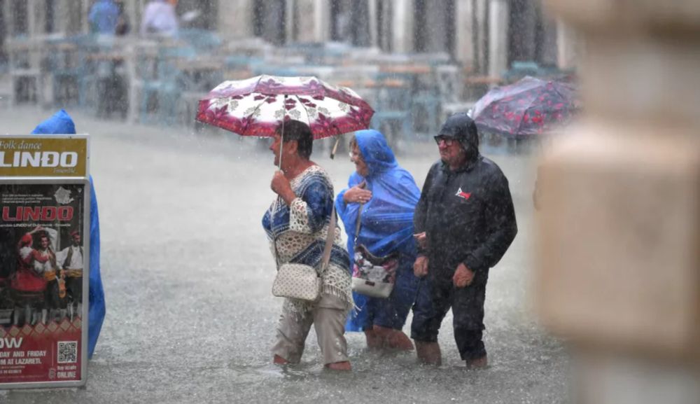 U Dubrovniku bujične poplave, u Makarskoj problemi zbog kiše