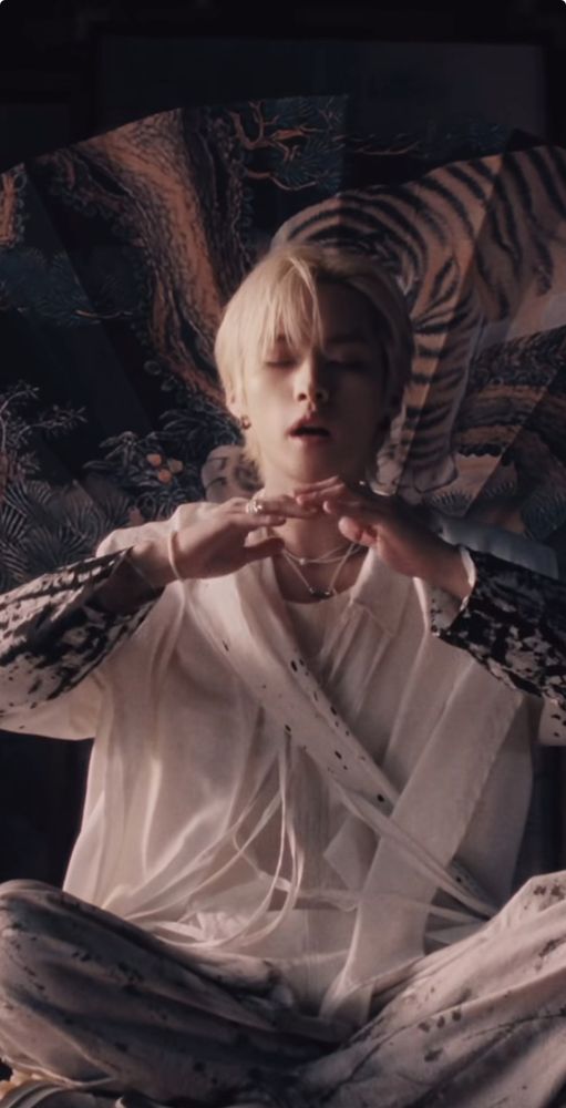 Lee know I’m divine teaser