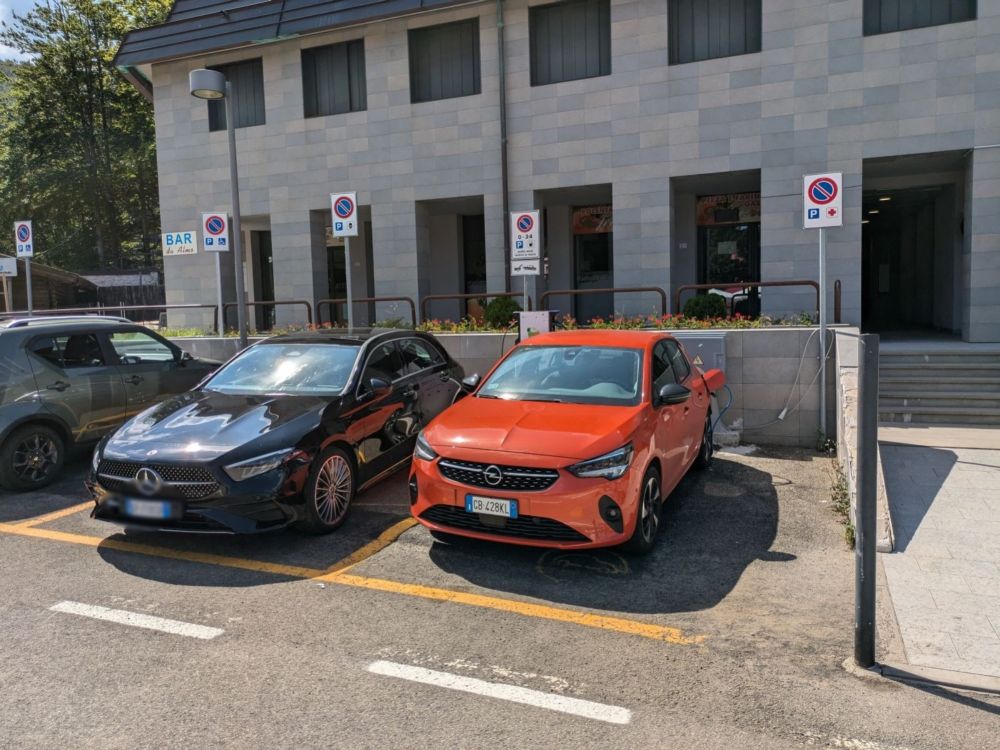 Colonnina Be Charge 22 kW Ventasso RE Via Monte Nuda 15 Cerreto Laghi