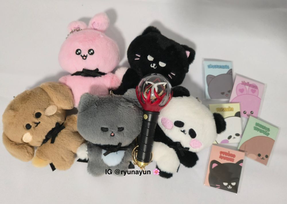 Plushies of Dreamcatcher SuA, JiU, Siyeon, Yoohyeon, Dami