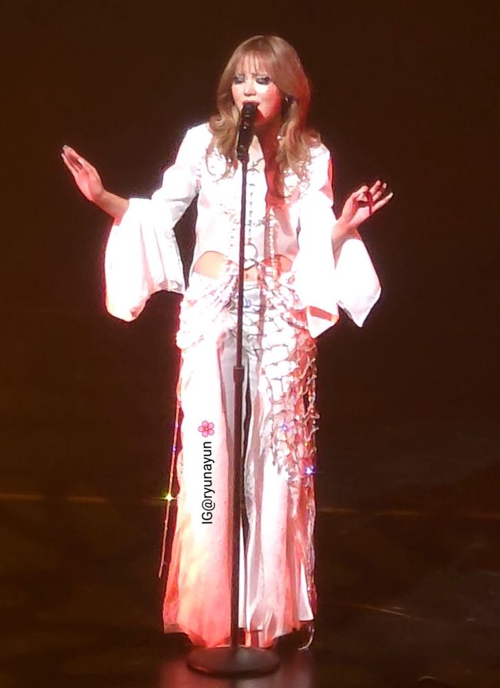 Live solo performance by xg member juria singing Hello by Adele