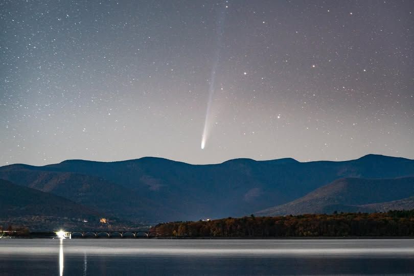 Comet Lemmon over the Catskill Mts.