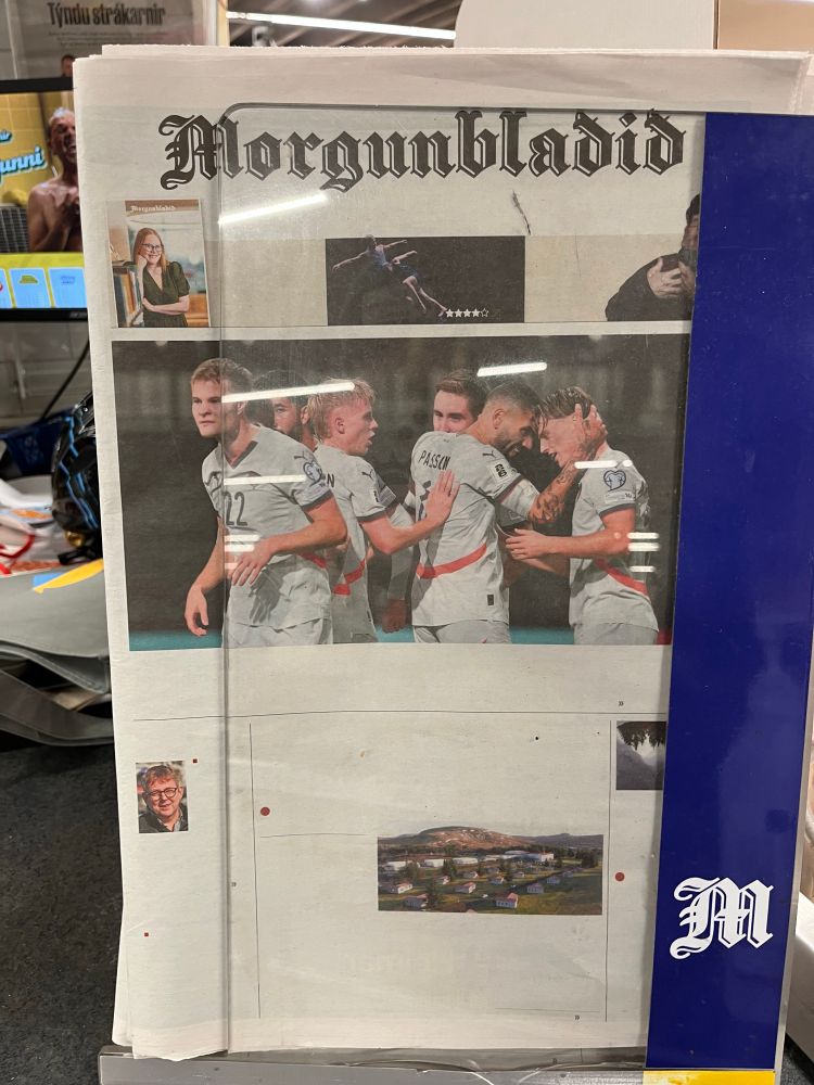 front page of Icelandic oligarch newsletter Morgunblaðið, curiously absent its usual array of pearl-clutching neolib blog posts