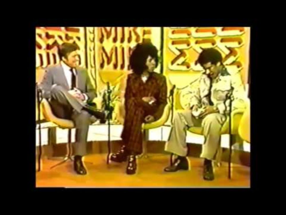 Sly Stone and Richard Pryor goof and play duet - Mike Douglas Show - Nov 1974