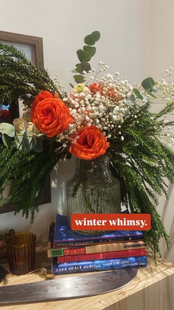winter-inspired flower arrangement