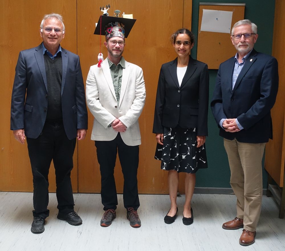 group picture of Jonathan Nölke and the members of the examination board