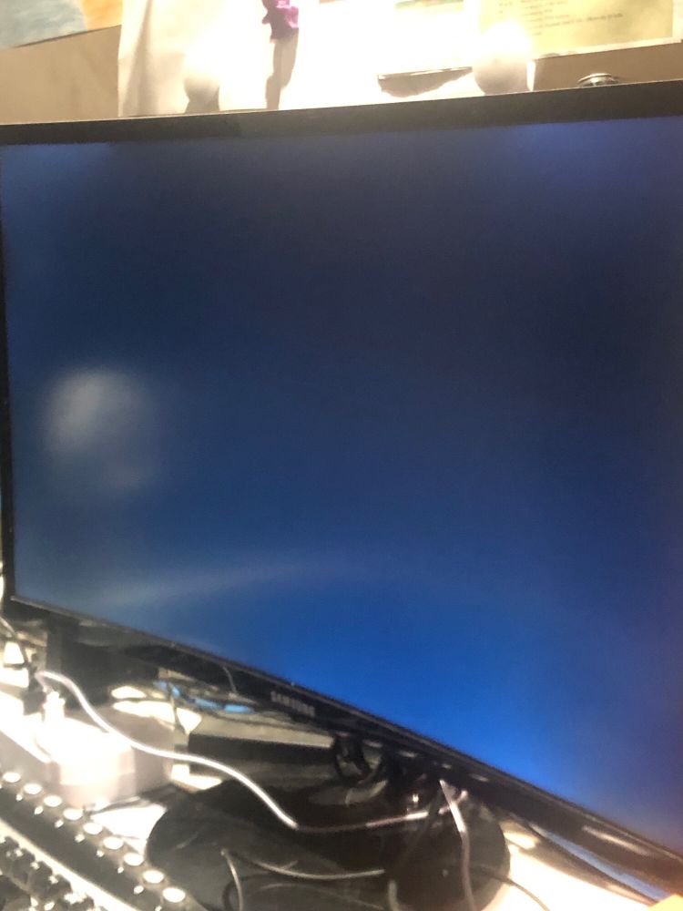 Tela de computador completamente preta