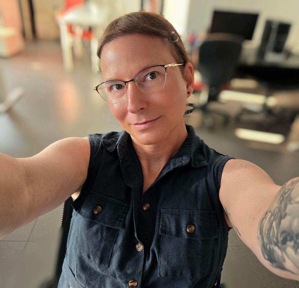 Selfie de moi-même en robe bleue marine