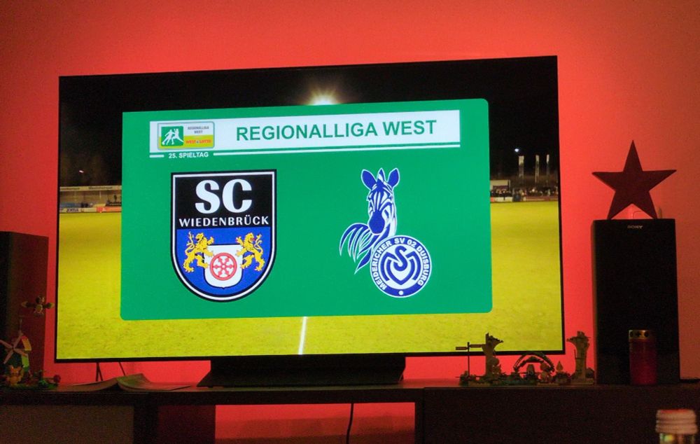 TV, Fußball, SC Wiedenbrück gegen den glorreichen Meidericher Spielverein.