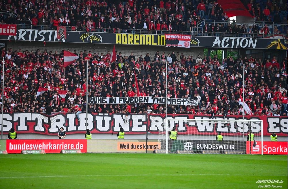 RWE Spruchband
Ruhe in Frieden Thomas 