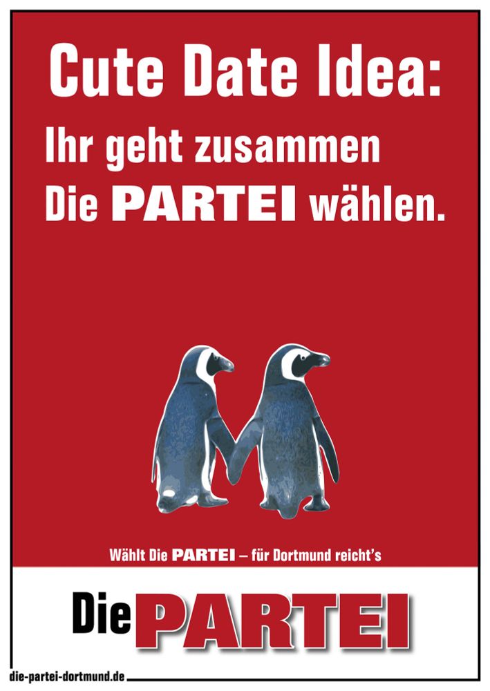 PARTEI-Plakat mit zwei Pinguinen „Hand in Hand“ und dem Text „Cute Date Idea:
Ihr geht zusammen Die PARTEI wählen.“