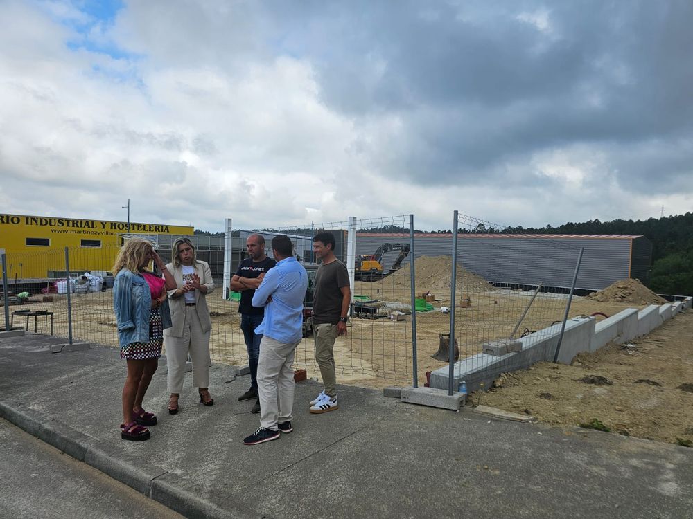 Visita a las obras del parque empresarial en el que Gambaru Power está construyendo una estación de servicio, que estará en funcionamiento en octubre