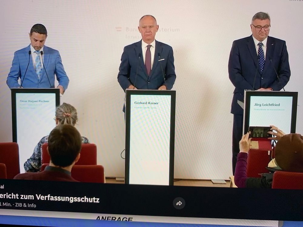 Foto Pressekonferenz Omar Haijawi-Pirchner (DSN), Gerhard Karner (Innenminister), Jörg Leichtfried (Staatssekretär)