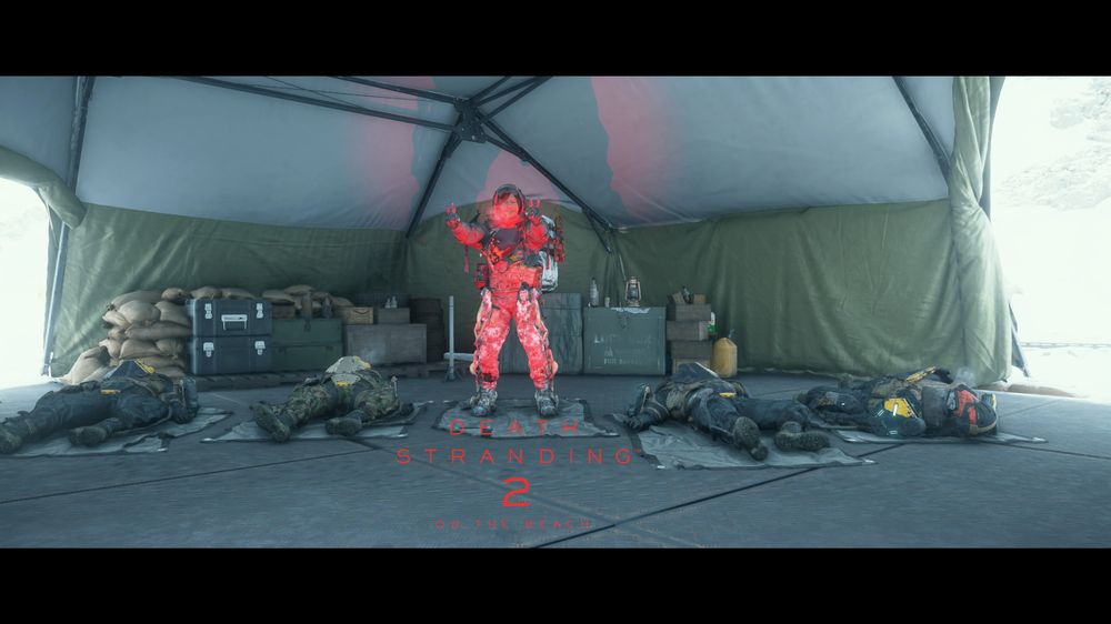 武装サバイバー拠点内救護テントにて満面の笑みをするサム