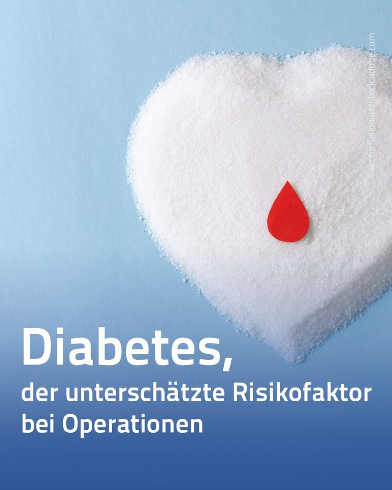 Ein Herz aus weißem Zucker auf hellblauem Hintergrund, darin ein roter Bluttropfen. Darunter steht der Text: „Diabetes, der unterschätzte Risikofaktor bei Operationen“.