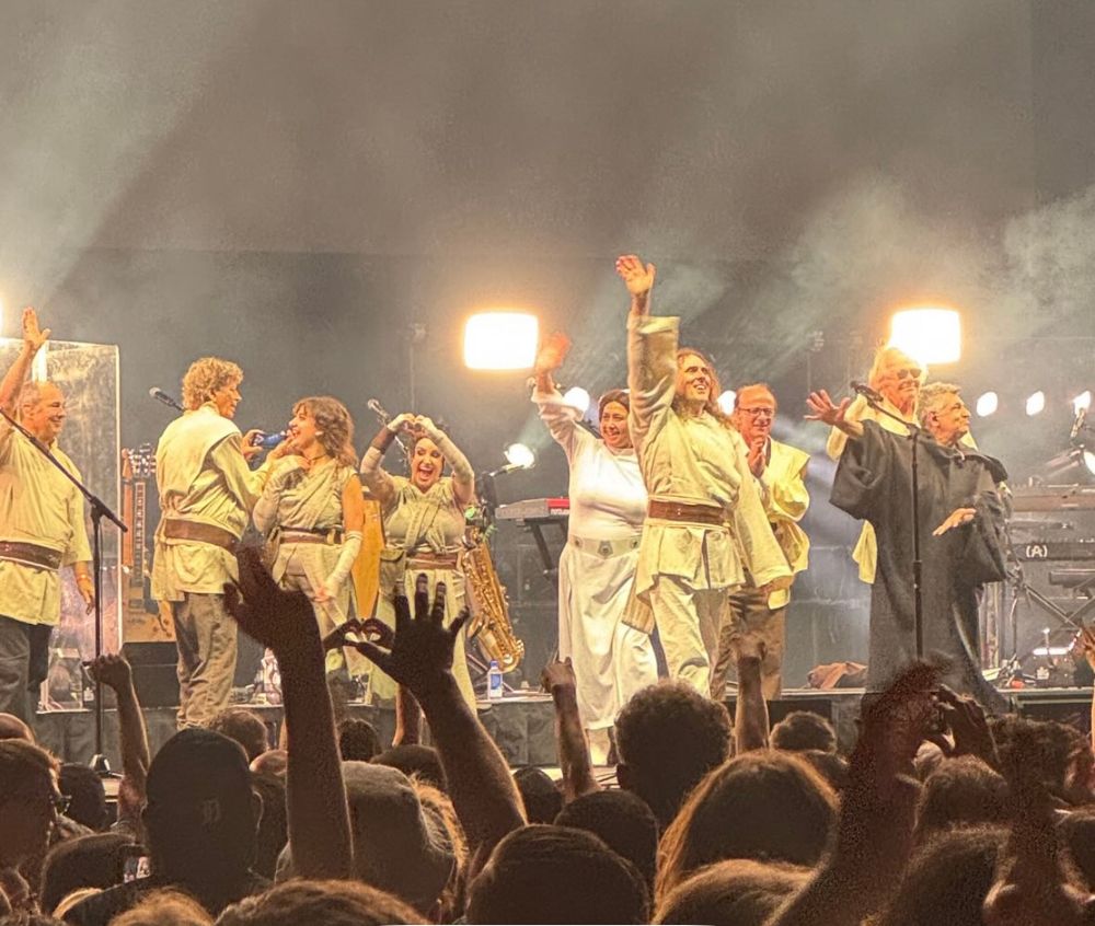 Al and the band take their bows on stage