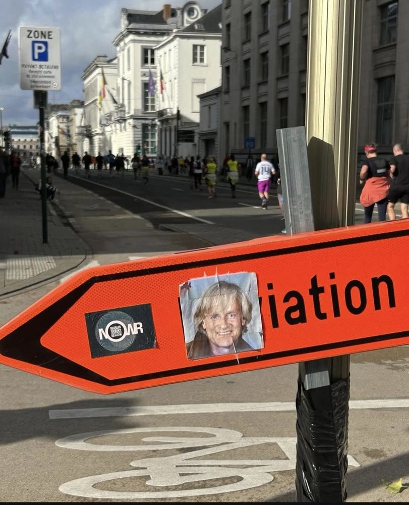 Une "Dave"iation... sur un panneau de signalisation. 